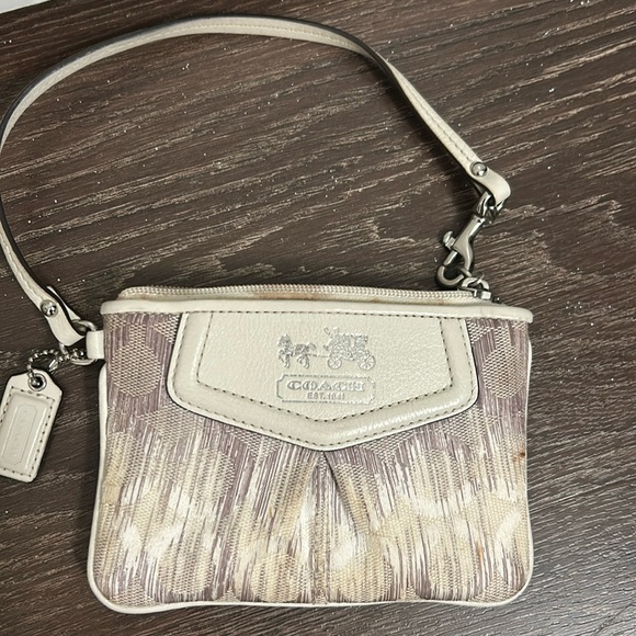 Vintage Coach Dempsey Wristlet in cream & silver 5 3/4" X 4 1/4" - Picture 1 of 6